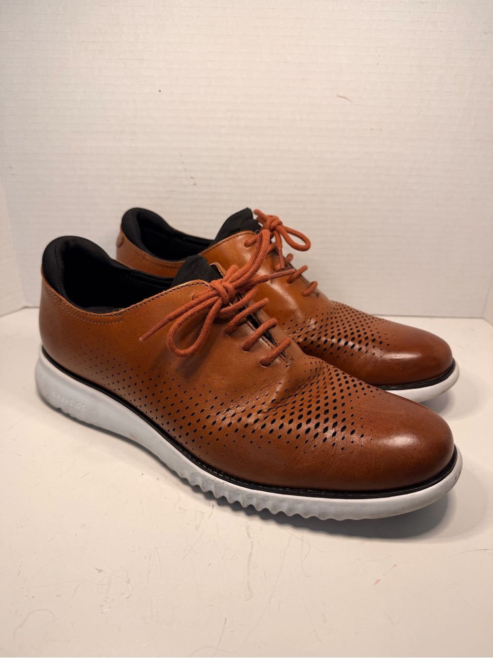Cole Haan Men's
2. ZEROWGRAND Perforated
Leather Laser Cut Oxfords Size 10.5